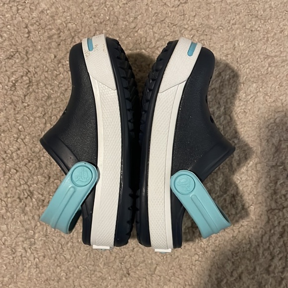 Crocs Toddler Boy 4/5 Shoes - Picture 3 of 9